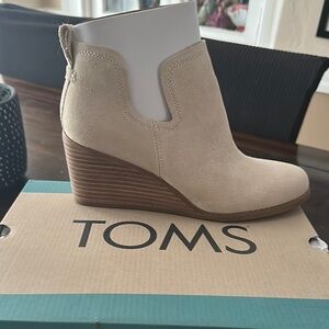 Toms Cream and Brown Wedge Shoes